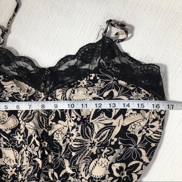 Lace Trim Romper - Black and Cream - Picture 7 of 8